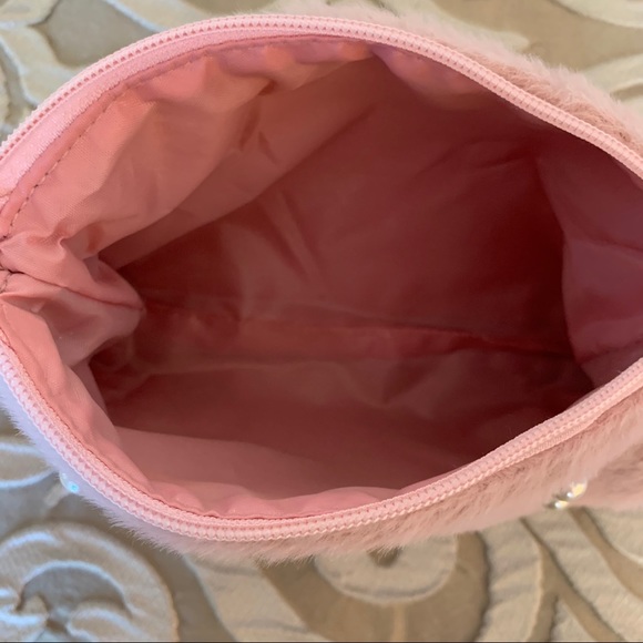 NWOT Pink fur wristlet with pearls - Picture 5 of 5